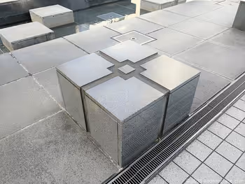 도야마역 남쪽 출구 도야마의 약 장수 기념물 광장의 휴식 공간