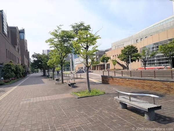 富山市総合体育館前の写真3