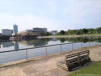 環水公園卡納爾公園眺望富岩運河的木製長椅