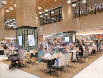 晴空街道2F3号地Food Marche的休息场所