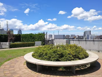 ソラマチ5Fファームガーデンのベンチとオブジェ