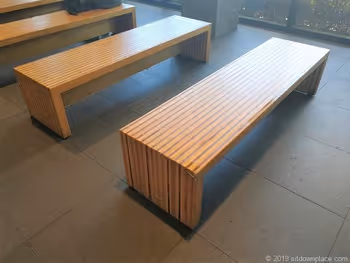 晴空街道5樓9號區域連絡橋附近的長椅