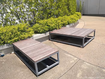 ソラマチ8Fドームガーデンの長方形のベンチ