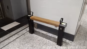 新宿ブックファースト前の座れる休憩場所