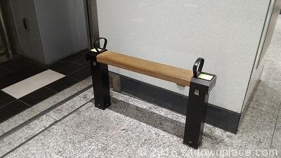 ブックファースト前 地下道の写真1