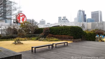 신주쿠 이세탄 옥상의 벤치