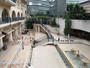 Gate City Ōsaki Sunken Garden 的景觀