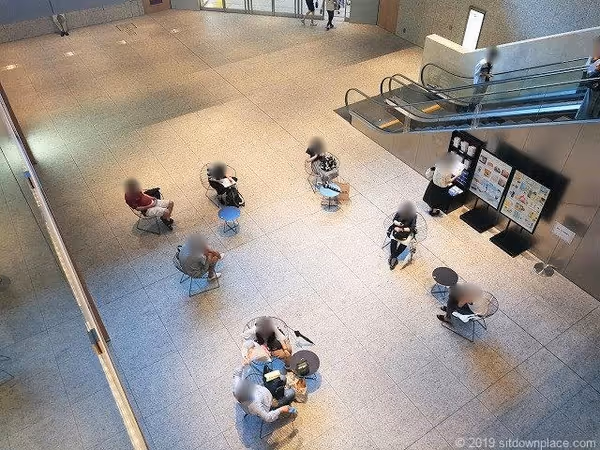 KITTE名古屋B1F 吹抜けの写真4