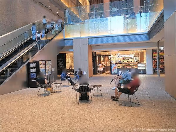 KITTE名古屋B1F 吹抜けの写真3