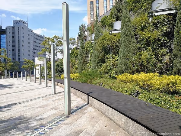 ルーセントタワー公開空地の写真3