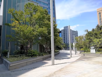 ルーセントタワー公開空地