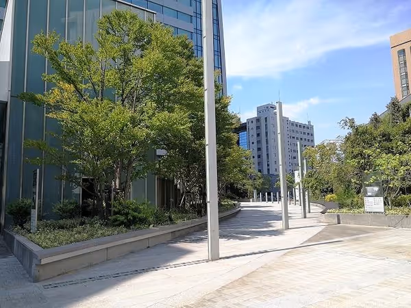 ルーセントタワー公開空地の写真2