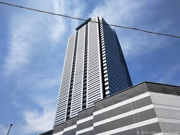 ルーセントタワーの外観