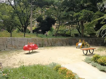 Playground equipment in Shimozono Park