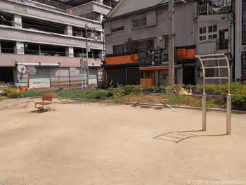 西柳公園のぶら下がり健康器具