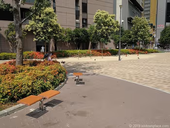 西柳公園の2人掛けベンチ