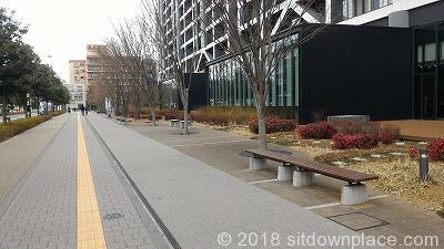 [나카노역] 와세다대학 커뮤니티 플라자 앞 쉼터 사진 1