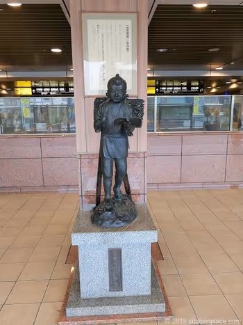 JR小田原站二宫金次郎像