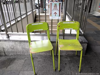 小田原駅東通り商店街のライムチェア