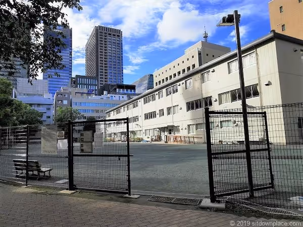 Photo of Kayabacho Station | Rest Spot at Sakamotocho Park 1