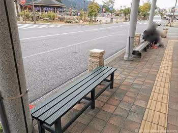 R마트 앞의 휴게소