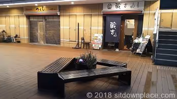 飯田橋プラーノ2Fのベンチ