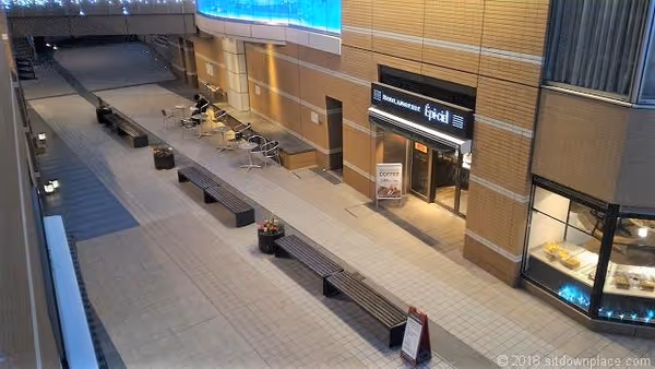 【飯田橋駅】飯田橋プラーノ1F 風のガレリアの休憩場所