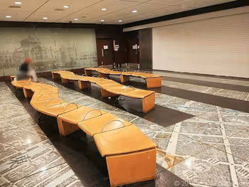 도쿄역 구내 은의 종 주변 휴게 공간