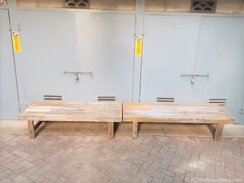 巢鴨站猿田彥大神巢鴨庚申堂的長椅