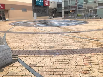 本八幡站Terminal City本八幡 广场休息处的外观