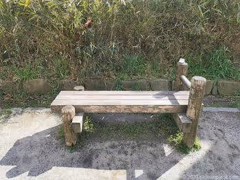 明大前車站玉川上水公園休憩場所的長椅2