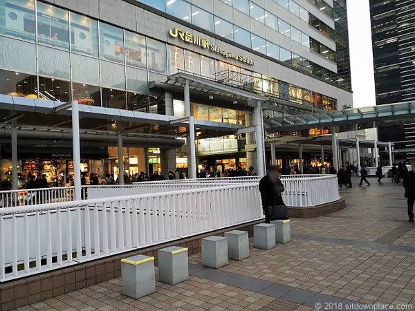 Photo of Shinagawa Station | Rest Spot on the Deck in Front of Shinagawa Station 2