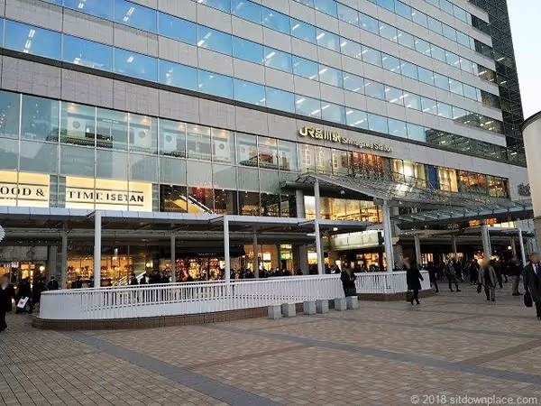 Photo of Shinagawa Station | Rest Spot on the Deck in Front of Shinagawa Station 1
