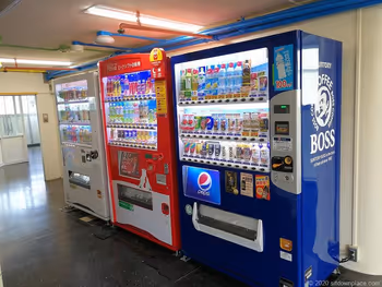 栄駅三越8Fオリエンタルビル屋上の自動販売機コーナー