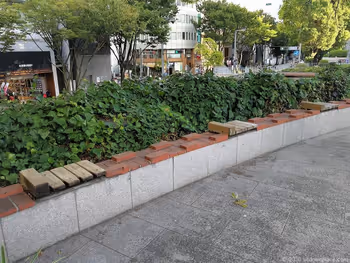 栄駅エンゼル広場の休憩場所