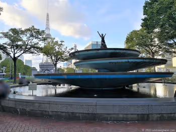 栄駅希望の広場の噴水周辺の腰掛ベンチ