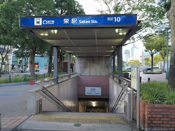 栄駅希望の広場近くの地下鉄出入口