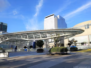 榮站Oasis 21綠茵大地的休息場所