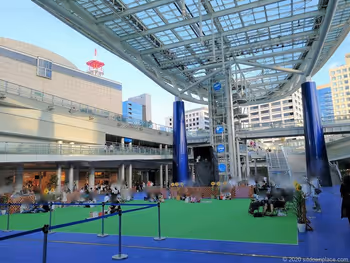 榮站 Oasis 21 銀河廣場的大廣場