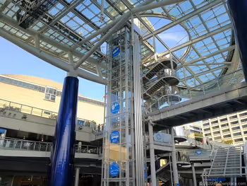 栄駅オアシス21水の宇宙船のエレベーター