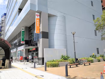 浜松駅旭町ポケットパークの近くの郵便局