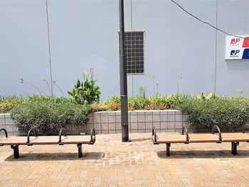 浜松駅旭町ポケットパークの休憩場所