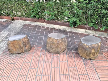 濱松車站廣小路地下通道C-4出口附近的椅子