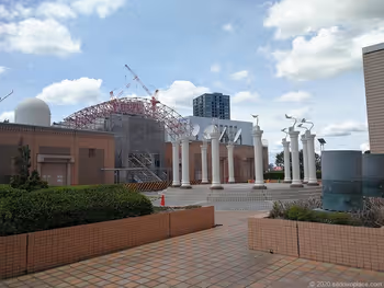 浜松駅アクトの森 アクトタワー前のオブジェ②