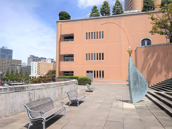 濱松車站Act之森 蕭邦之丘的長椅3和雕塑