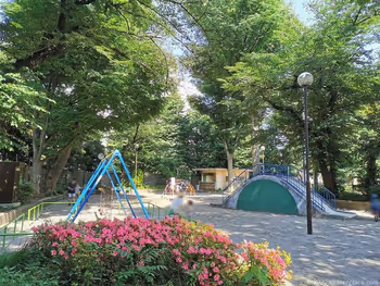 湯島駅切通公園の外観