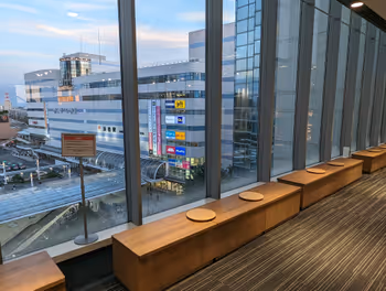 하마마츠역 I・KO・I SQUARE (이・코・이 스퀘어) 3F~6F 에스컬레이터 옆 휴식 공간