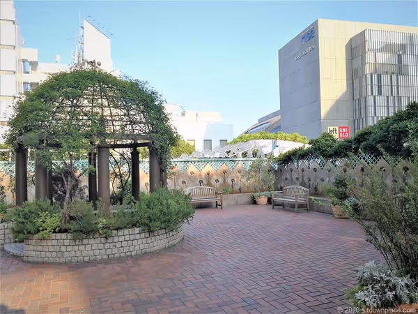 Photo of Futakotamagawa Station | Takashimaya Main Building 3F Rose Garden Rest Spot 3