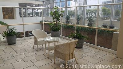 [天王寺站] 阿倍野and 4楼露台出入口附近 休息处 的照片 1