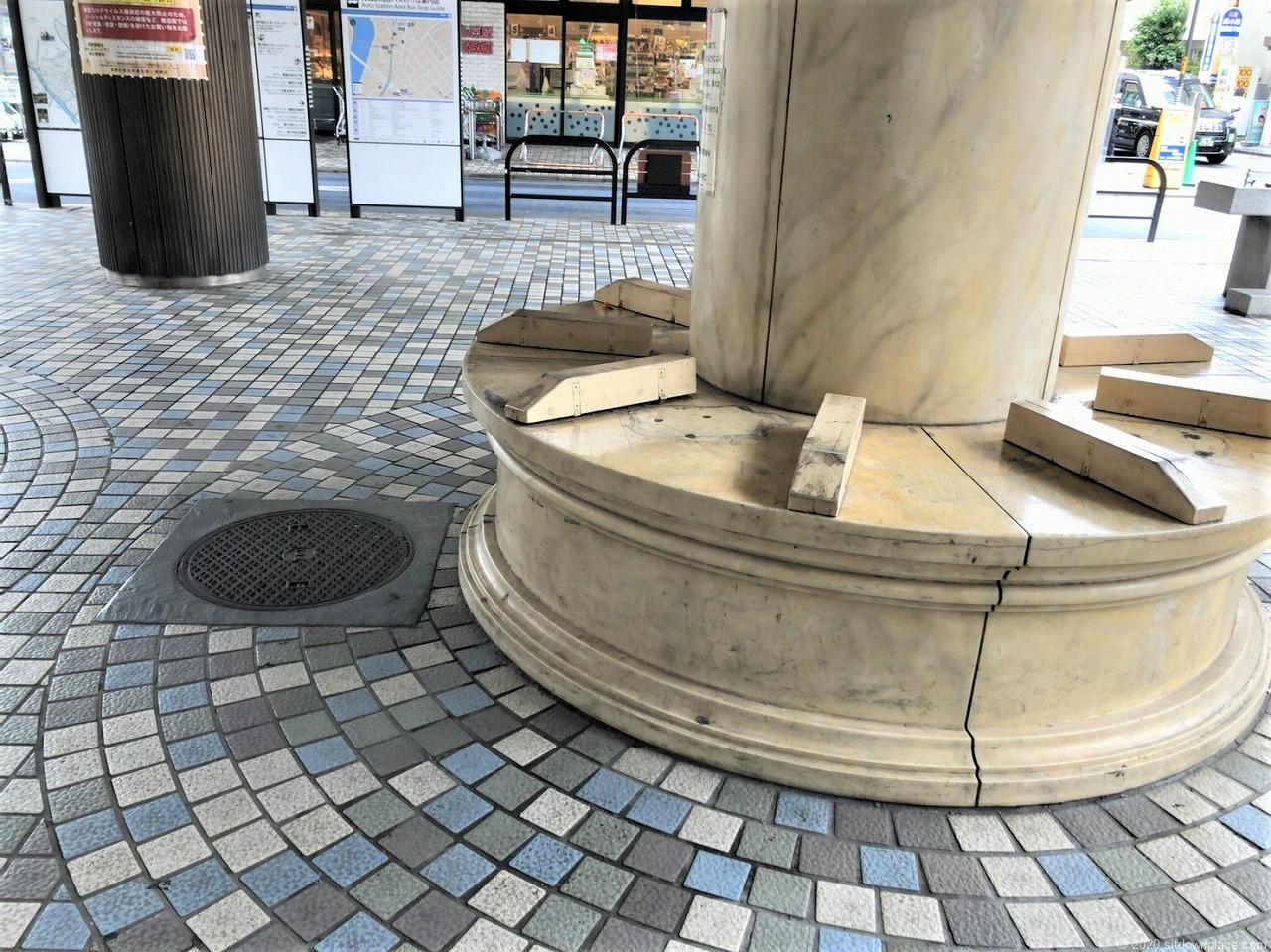 [아오토역] 역 앞 광장 쉼터 사진 1